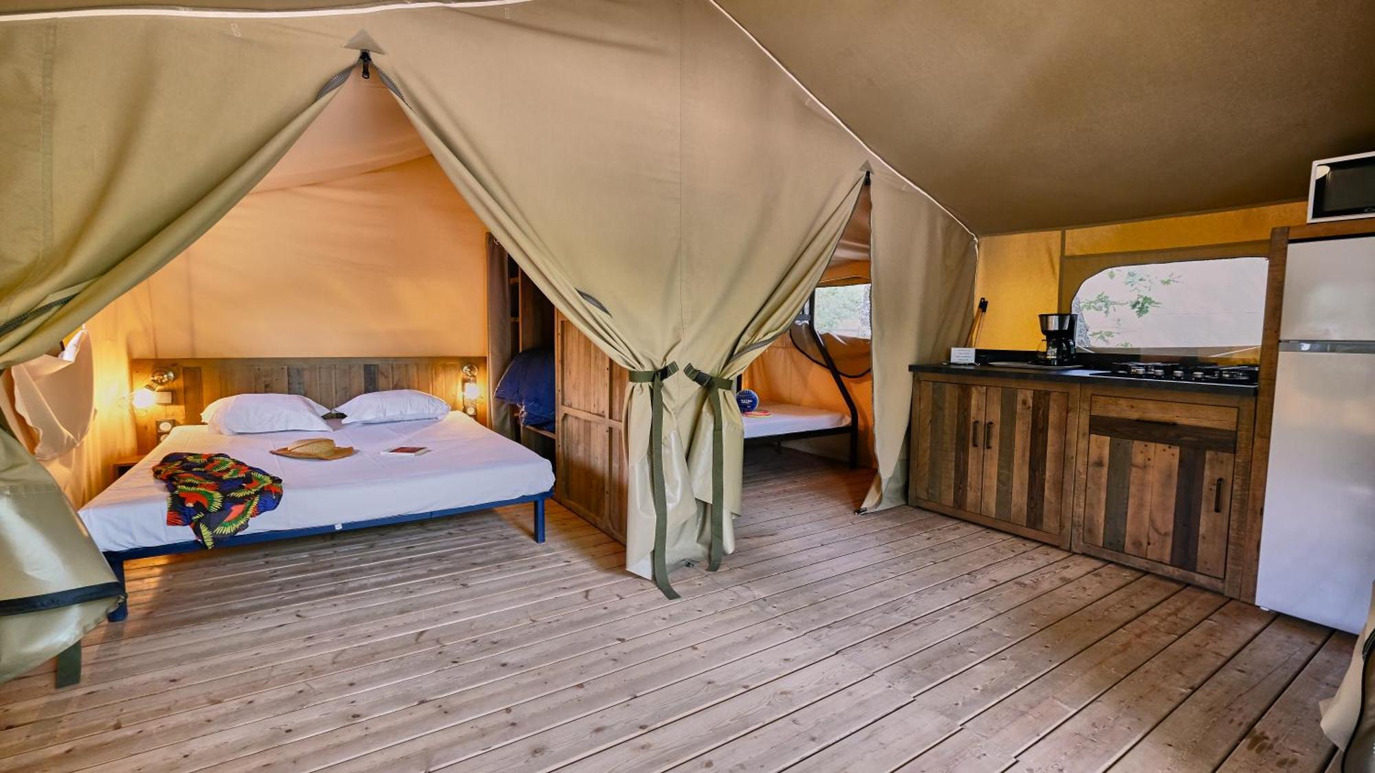 Domaine Les Chenes Blancs Hotel แซงต์-ซาตูร์แน็ง-ดัปต์ ภายนอก รูปภาพ